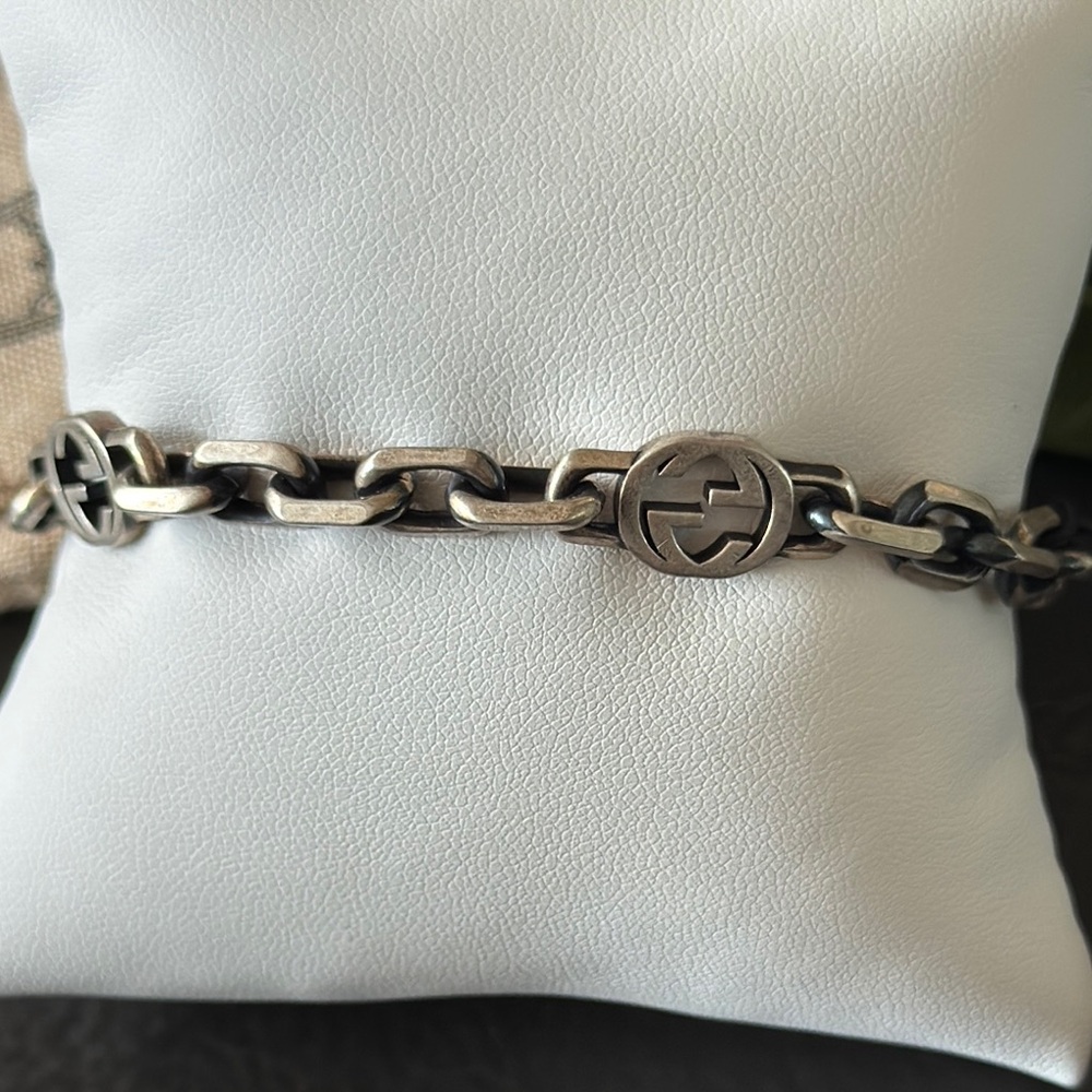 Gucci Interlocking GG Aged Silver Bracelet - Picture 3 of 10